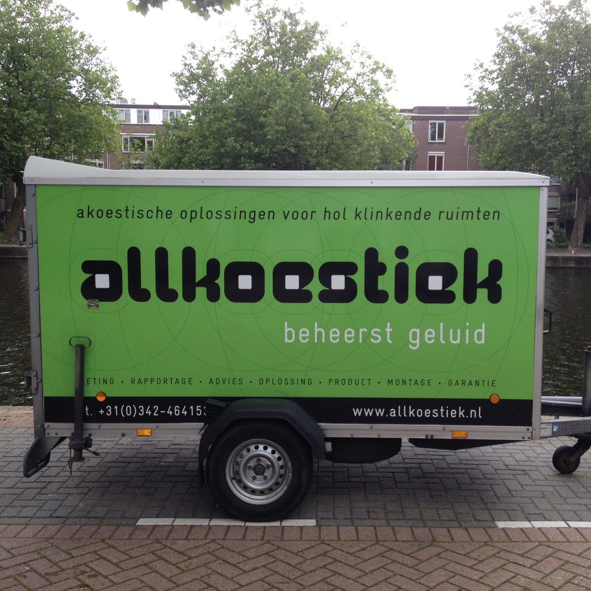 plaatsing akoestische plafonds in grote zaal <a href="/NivonRotterdam/">Nivon Natuurvrienden</a> door <a href="/Allkoestiek/">Allkoestiek - Beheerst geluid</a>