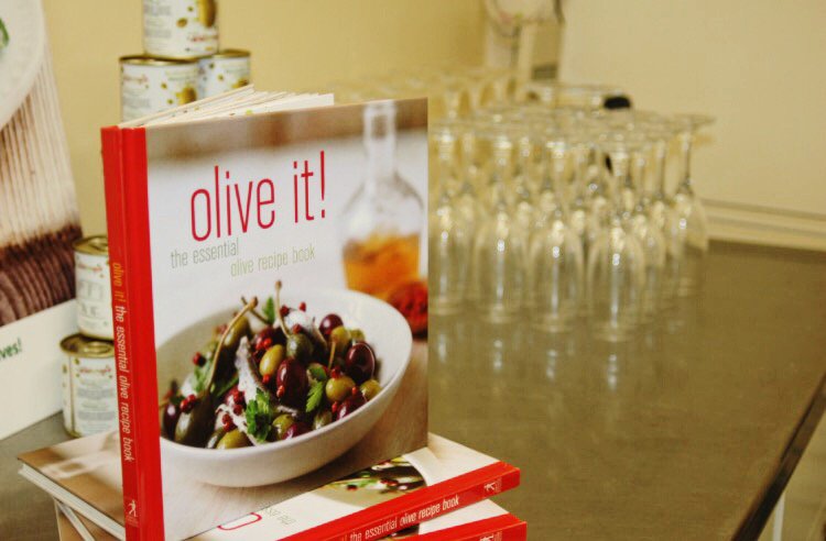 jesslouisescott's tweet photo. We've got 5 copies of the @Oliveit_UK cookbook to #giveaway. Simply follow us and RT to enter. UK only. Ends 15/07. https://t.co/NBQyNdeeET