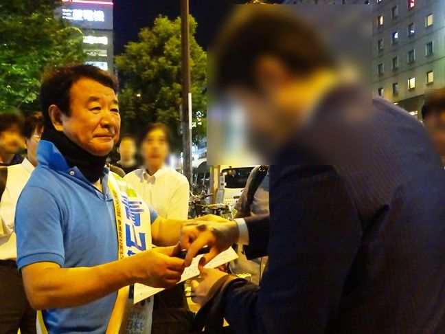 【#青山繁晴 選挙演説 7/1 ヨドバシ梅田】
支援団体がないから今のままでは勝てないと自民党から言われた。でも、と青山さん。
「勝てなくても、皆さんの目を見て一緒に考えることができた選挙を、イイじゃんて思えたことが私の収穫です」