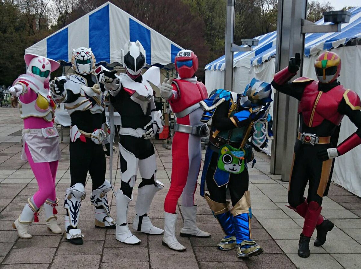 gougai_STAFF's tweet photo. 告知っす！
「GENESIST HERO'z Vol.1 ステージDVD(2,500円)」本日発売！お求めはイベントにて！
#genesist   #ショウエイダーmaxmode https://t.co/8KLgUoqGu3