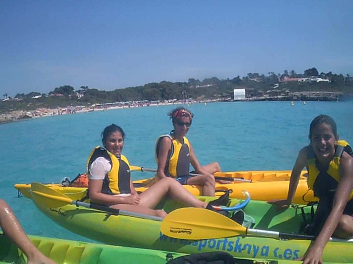 SportsKayak's tweet photo. Que bien lo pasan nuestros alumnos de la escuela de verano en Cala Torret. Hoy Kayak y Snorkel... Divertidísimo!!! https://t.co/USGSelEV8N