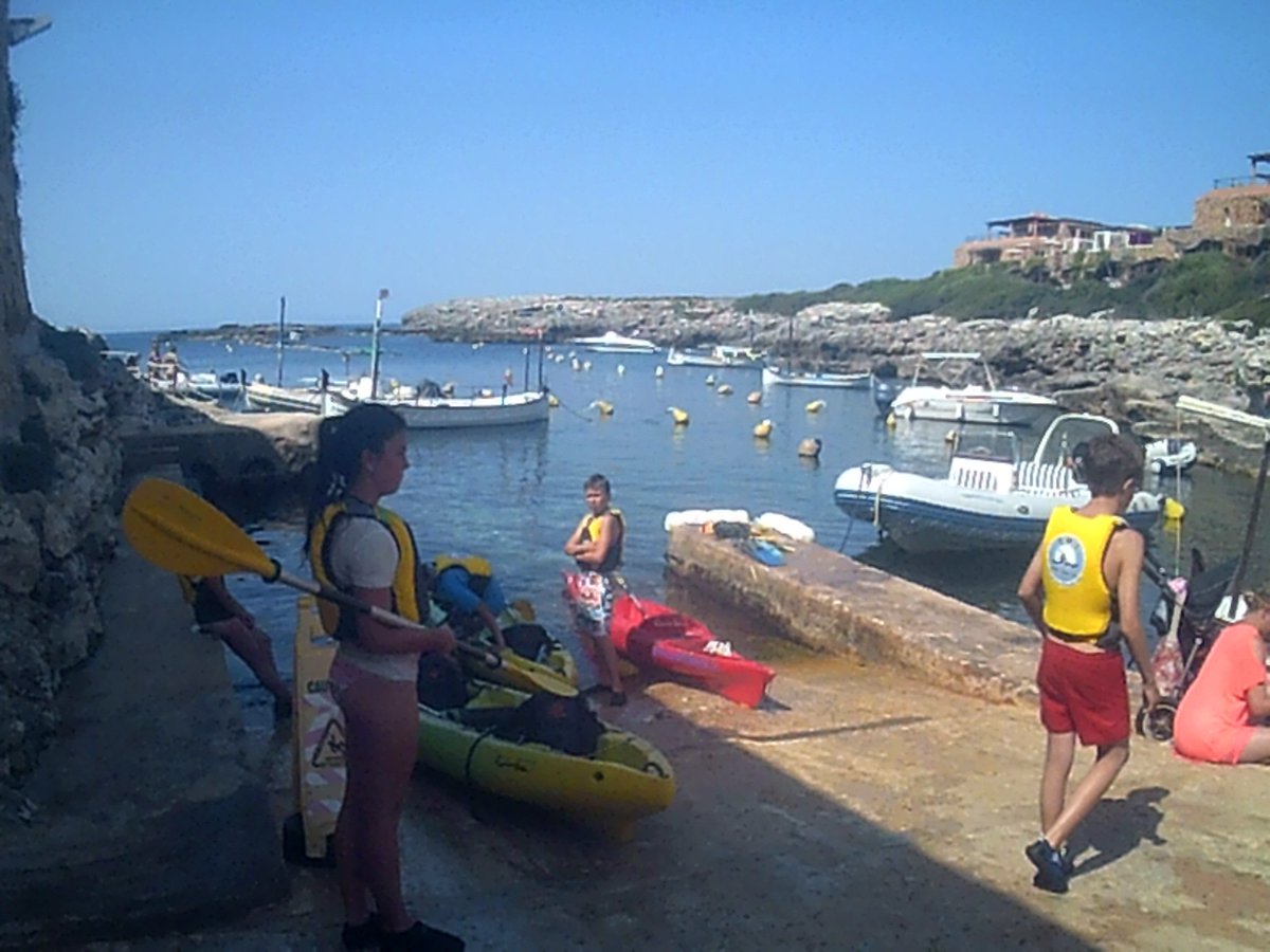 SportsKayak's tweet photo. Que bien lo pasan nuestros alumnos de la escuela de verano en Cala Torret. Hoy Kayak y Snorkel... Divertidísimo!!! https://t.co/USGSelEV8N