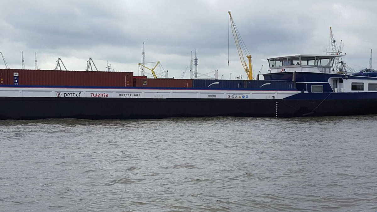 PortofTwente's tweet photo. Ondertussen: vandaag 1e vaart van #hybride #binnenvaart  @PortofTwente #duurzame #innovatie @Theblueworldned #super https://t.co/JSZCK3jSyI
