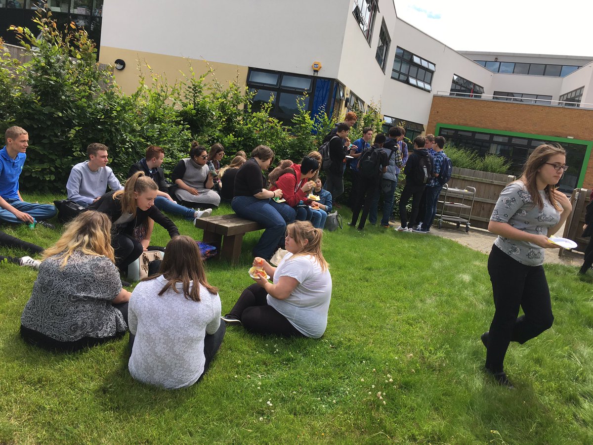 OBAsixthform's tweet photo. Lunch in the science garden #Y12induction https://t.co/plx5HUqCxY