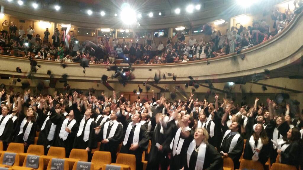 UnivParisSaclay's tweet photo. Le traditionnel lâcher de toques ! 😉 #doctorat #promo2016 https://t.co/Rfw8q029O8