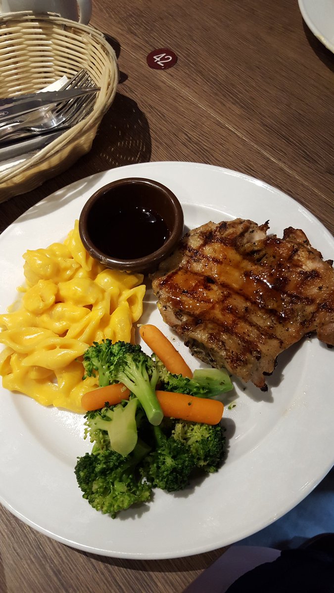 ZengJustina's tweet photo. My ideal post run meal is chicken chop as this is recovery food. #SCMS2016DQ https://t.co/RmUYEBH8qJ