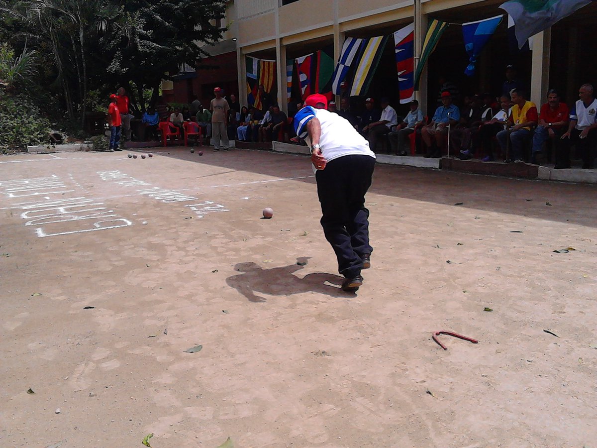 salainass's tweet photo. Electrizante final de #BolasCriollas entre Monagas y @InassClarines #JuegosNacionalesInass2016 @magallyvina https://t.co/AaPOogyVVG