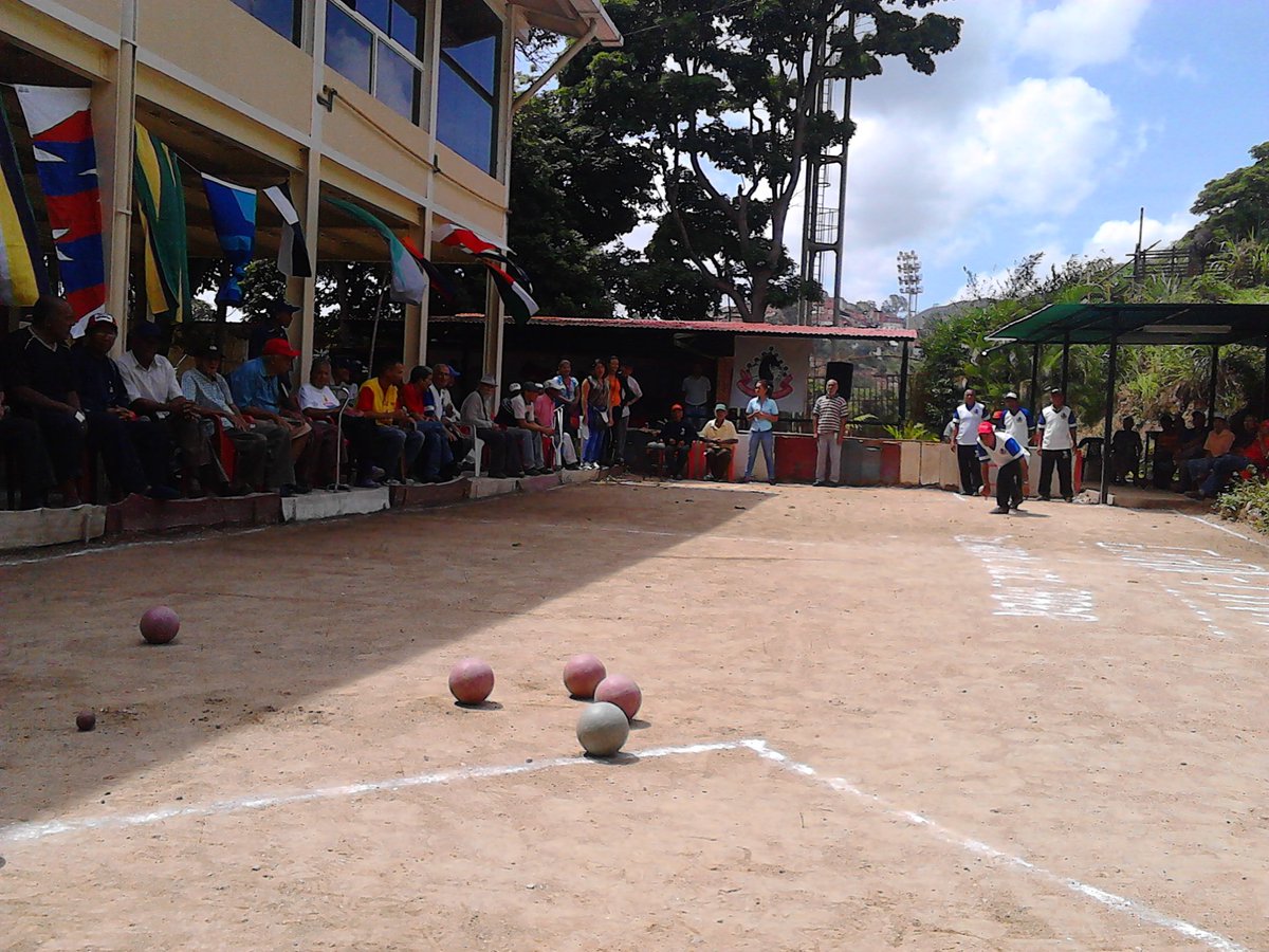 salainass's tweet photo. Electrizante final de #BolasCriollas entre Monagas y @InassClarines #JuegosNacionalesInass2016 @magallyvina https://t.co/AaPOogyVVG