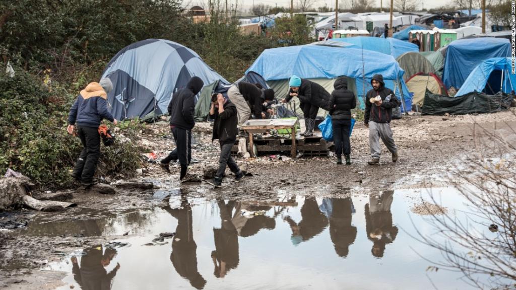 CNN's tweet photo. Opinion: How Australia turned its back on the world's refugee crisis https://t.co/Z4i9lGproS https://t.co/MstprbYHtw