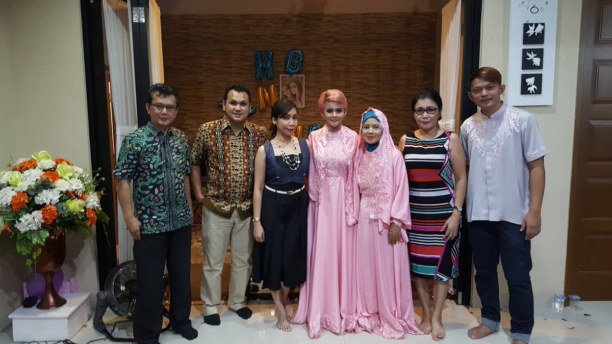 aprypopok's tweet photo. HBD @jenita_janet 🎁🎋🎉🎶🎂🎊 semoga sukses, sehat &amp;berbahagia selalu https://t.co/45OvSKs2ca