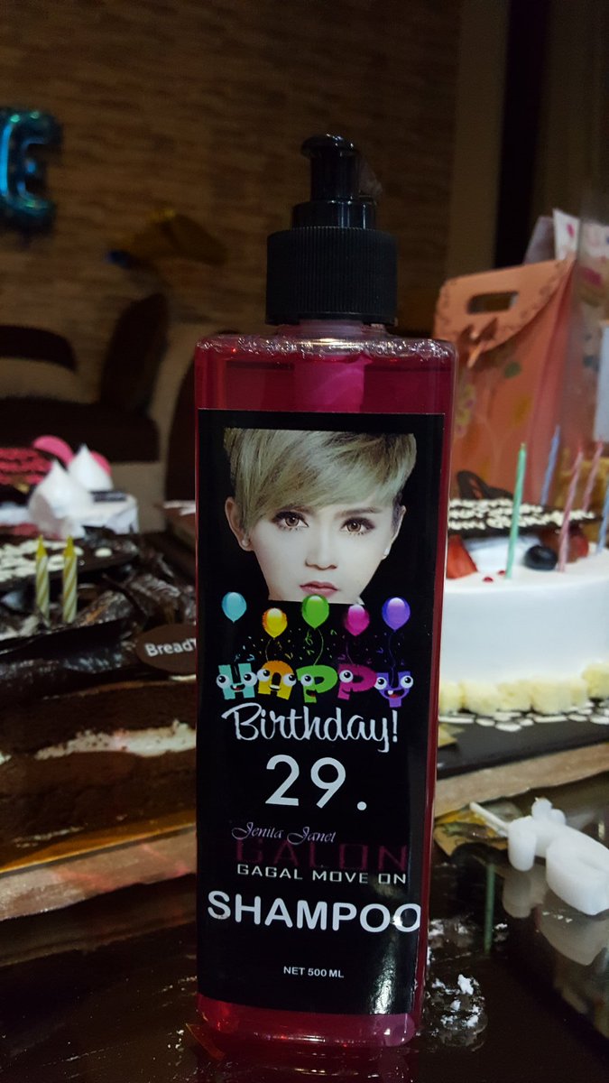 aprypopok's tweet photo. HBD @jenita_janet 🎁🎋🎉🎶🎂🎊 semoga sukses, sehat &amp;berbahagia selalu https://t.co/45OvSKs2ca