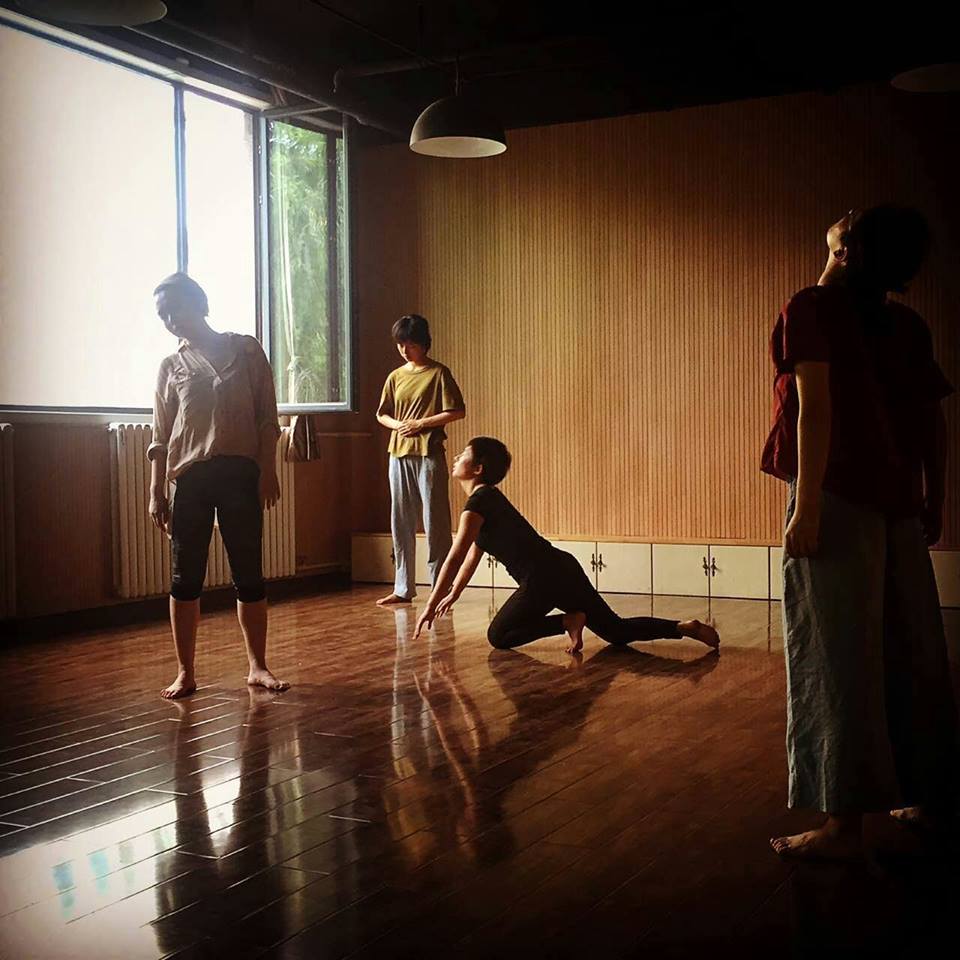 sylvester_draco's tweet photo. Intanto in Cina...
#workshop #worldtour2016 #10yearsragsofmemory #NLGXfestival https://t.co/OIVsdlNyxP