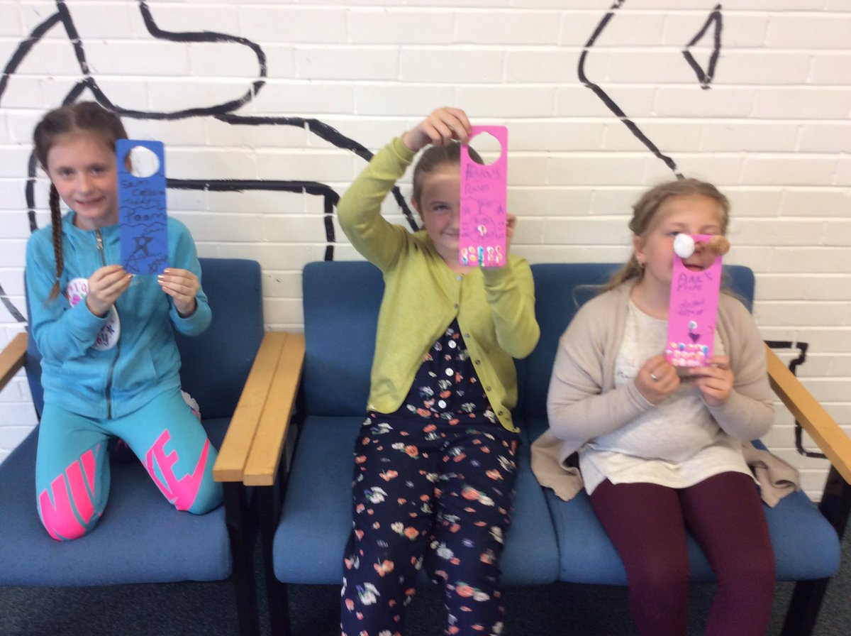 jkmc3's tweet photo. Summer arts n crafts activities and building positive relationships at fu12 today.#summerholidayprogramme https://t.co/YnVjewLWSH