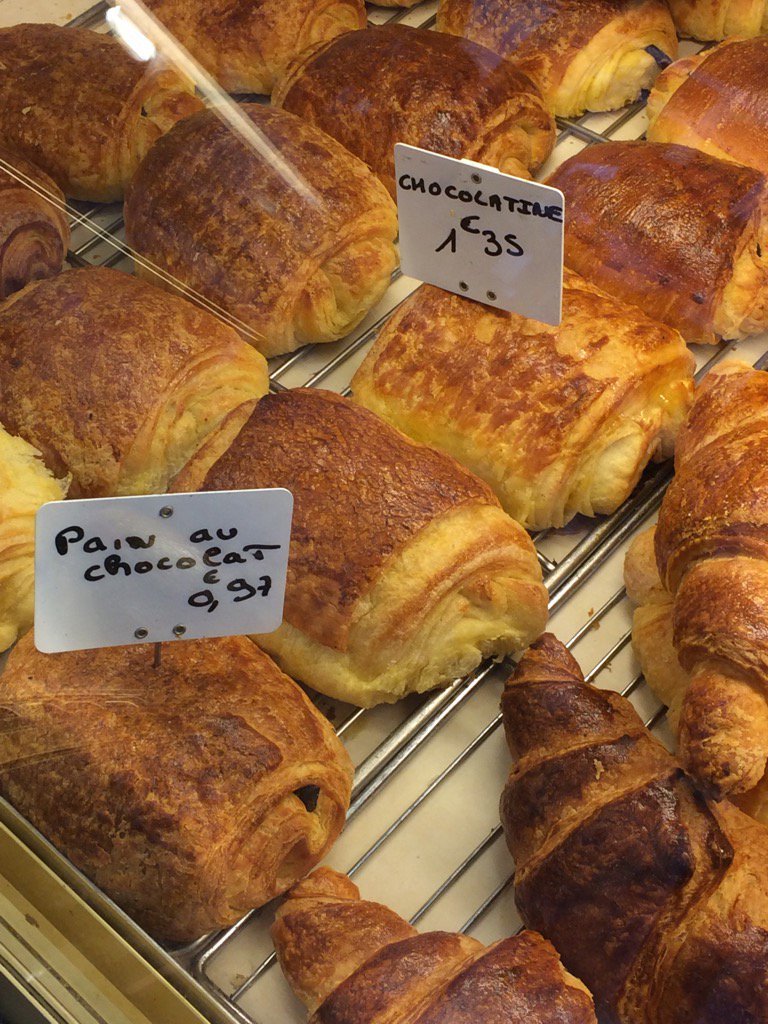 Spi0n's tweet photo. Pain au chocolat ou Chocolatine ?
Ce boulanger met tout le monde d'accord... https://t.co/dyGcrhhVPV