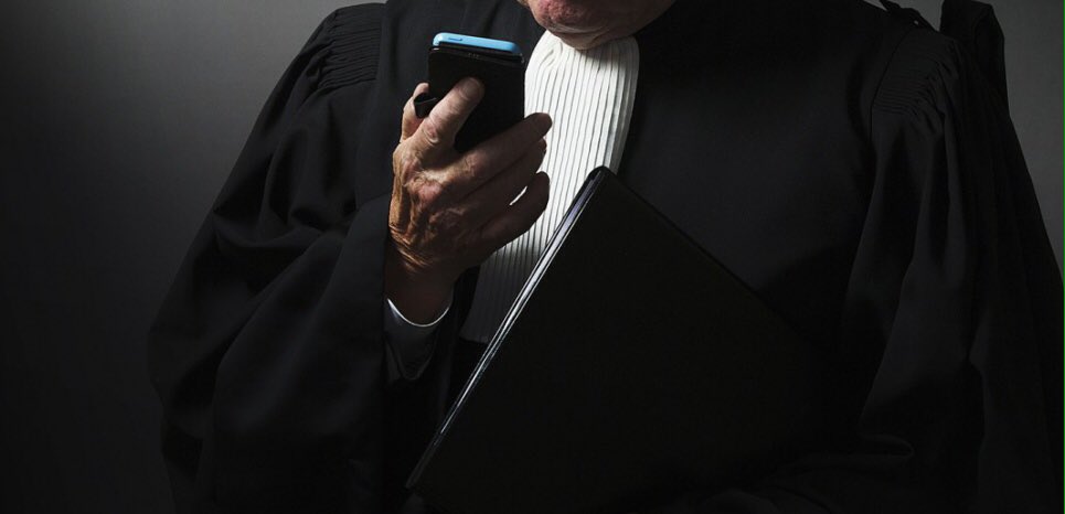 lexis_dms's tweet photo. Oui, allo, bonjour, je suis avocat et sur écoute! @Carrieresjuridi #droit #avocats https://t.co/omZ9e0aPJ0 https://t.co/GnRM1J5nbH