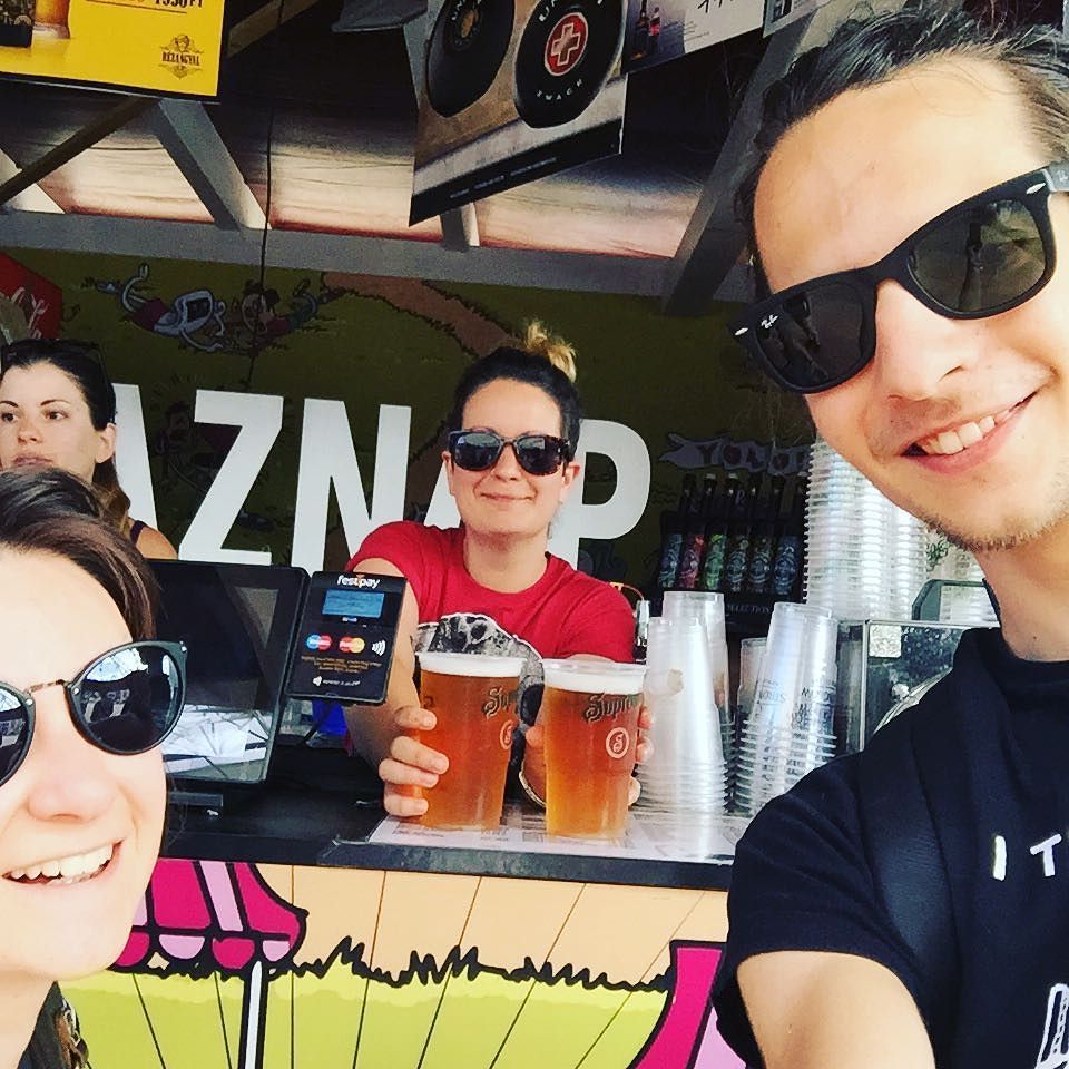 keretblog's tweet photo. kedvenc pultosunk a #volt2016 on! #telekomtér #vittulaforever @klubvittula @solya_szabo #keretblog https://t.co/rYsf9sEQ0F