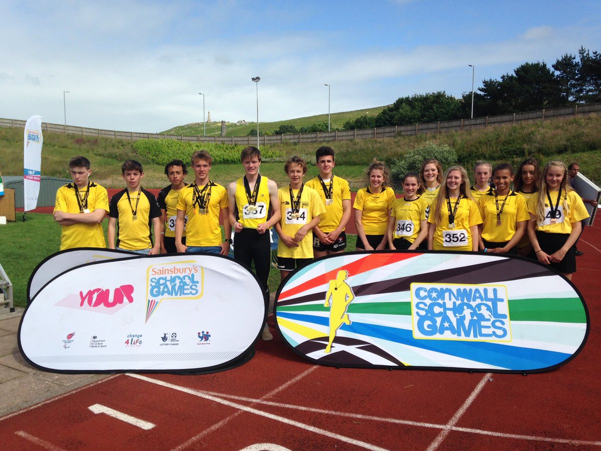 wadschpe's tweet photo. Amazing Year 10/11 Athletics Teams #2016CSG https://t.co/XxJ6vqAxjn