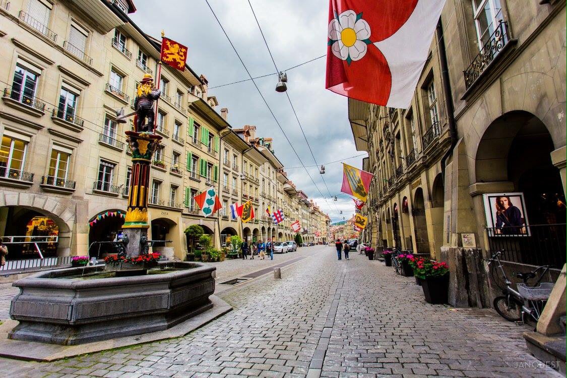 JanquestPhoto's tweet photo. Bern https://t.co/eheU6sRyYc
