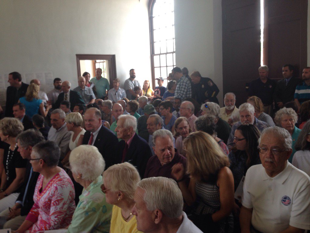 VGSteve's tweet photo. Crowd awaits City Council swearing in at sweltering Colonial Courthouse . https://t.co/DsWAzLInjD