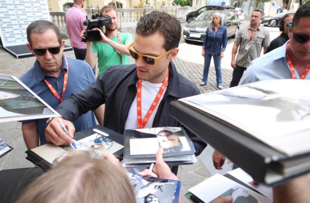 jameliaworld's tweet photo. Jamie at the Karlovy Vary International Film Festival today, to attend tge premiere of Anthropoid !
#Anthropoid https://t.co/sXh942Zdv9