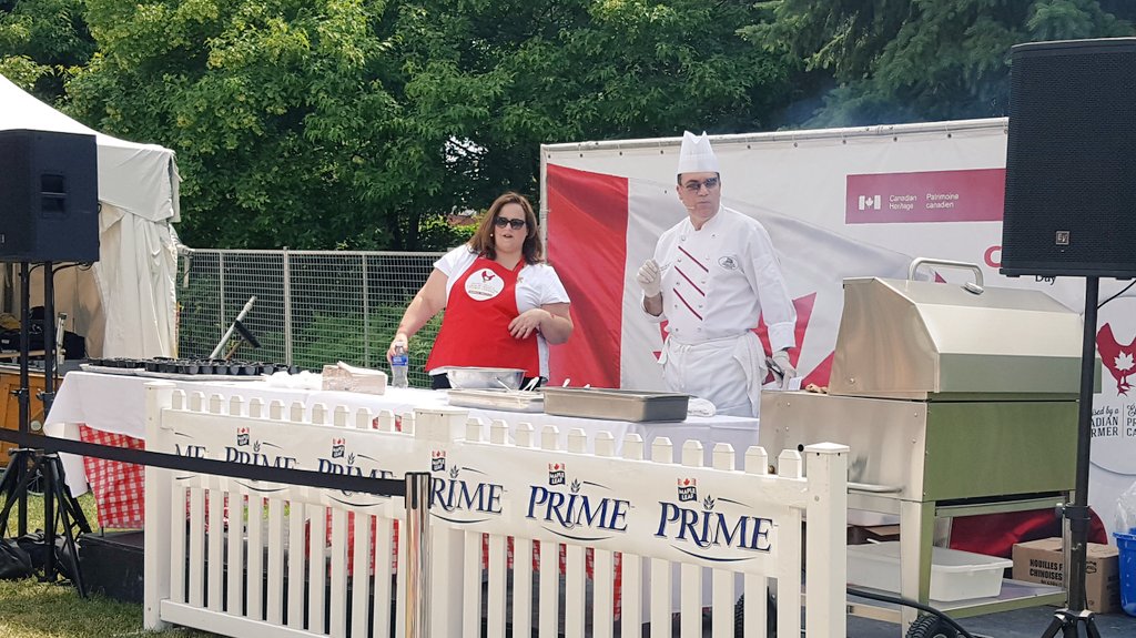 ShannsView's tweet photo. Fun chicken facts and cooking tips being shared about @chickenfarmers #mpchickenhero in the Chicken Corner https://t.co/Az5CRIssaE