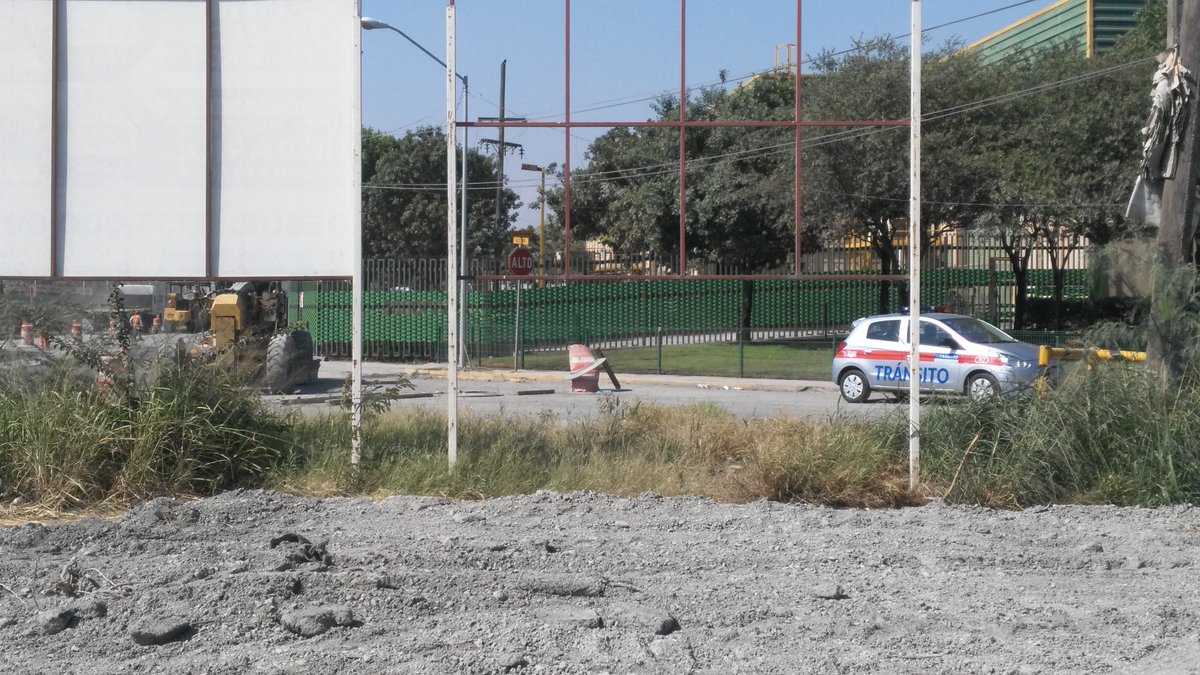 Siguen los trabajos de #Recarpeteo  Camino Mezquital-Santa Rosa y Aceros  #SanNicolás 🚧 <a href="/sanicoseguridad/">Seguridad.Sanicolas</a> al lugar👮🏻