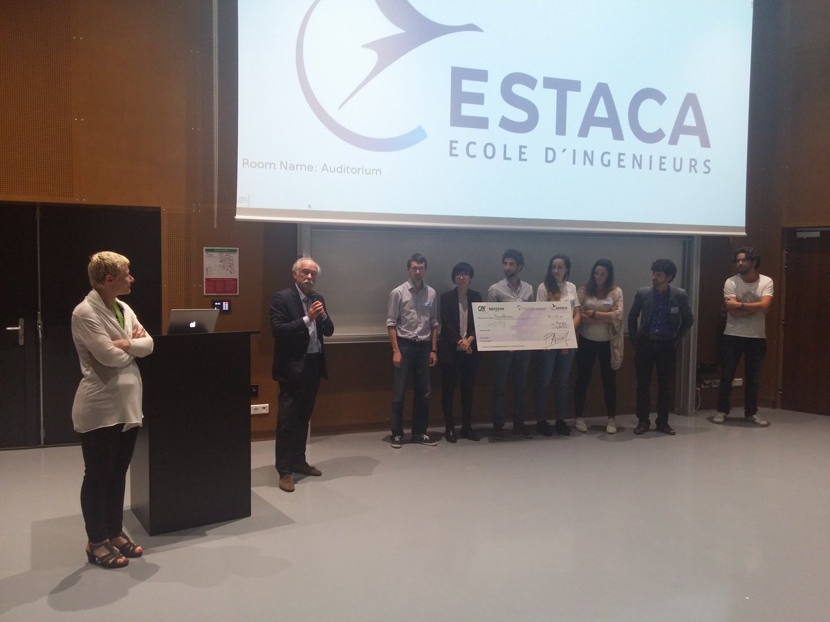 phbaud's tweet photo. Jacques Baume @Credit_Agricole #SQYPARK remet le prix du jury #isc2016 à Hopy @Estaca_twit #ParisSaclay https://t.co/nUmDUkCrUo