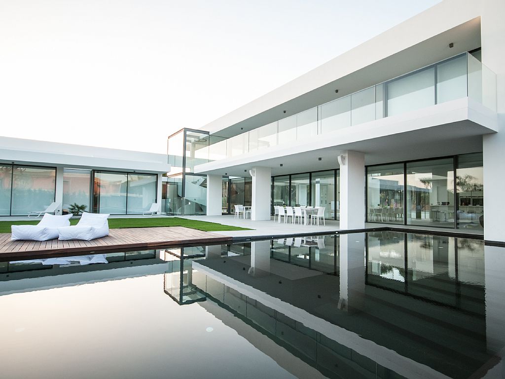 Exclusive Villa Golf tweet media