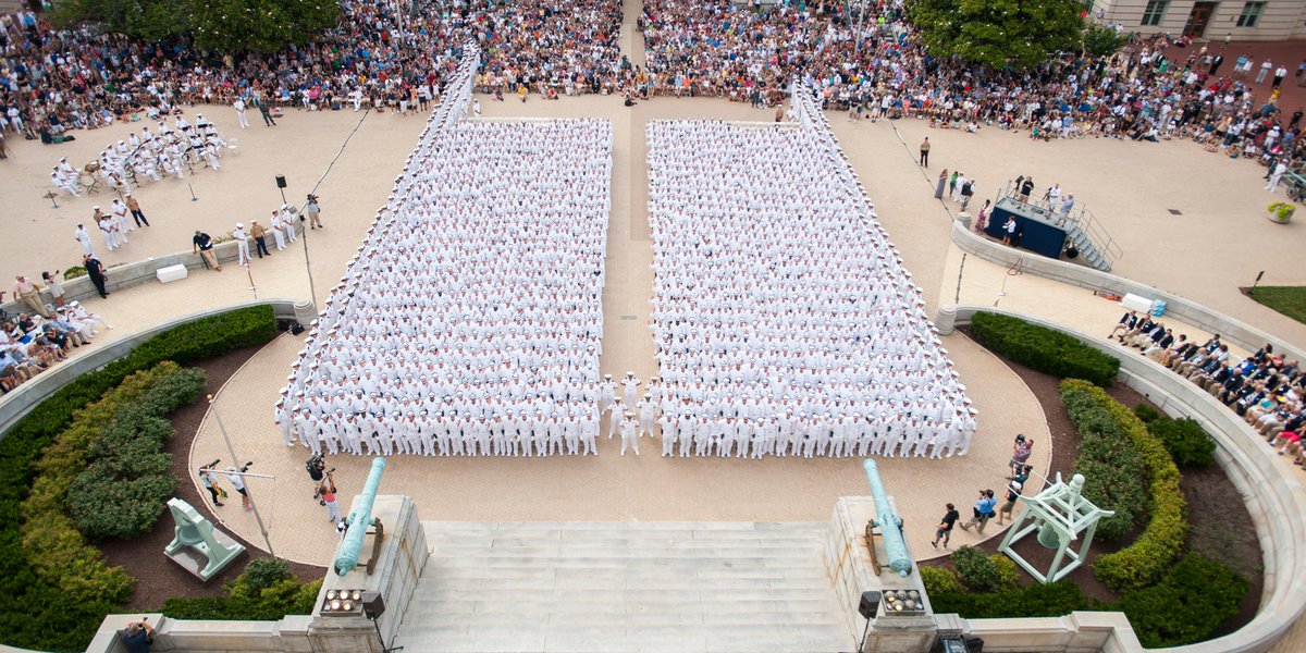 USNavy's tweet photo. .@NavalAcademy inducts Class of 2020 - https://t.co/etiYYfFvUM #IDay2016 #USNA20 https://t.co/5ylG0wnR4K