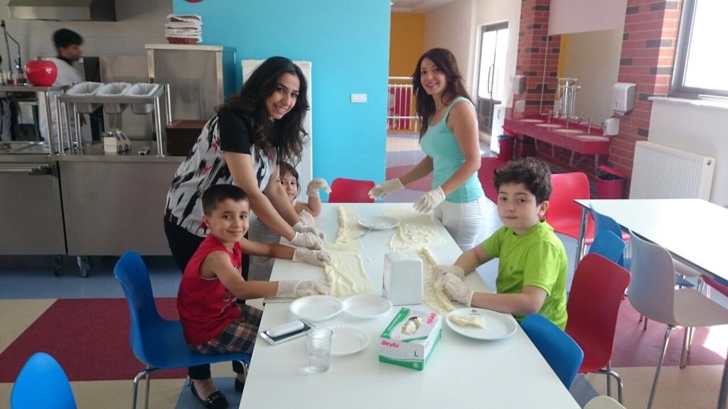 Yaz Okulu Öğrencilerimizle Mutfak Etkinliğindeyiz..