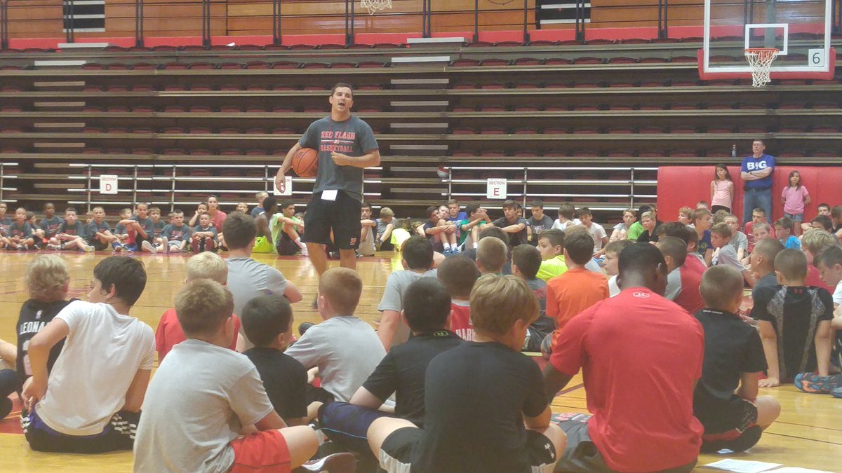 JohnSMiko's tweet image. Coach @lmcconnell20 closing out a great week of basketball camp! Thanks for everything! #GoFlash #FlashFam