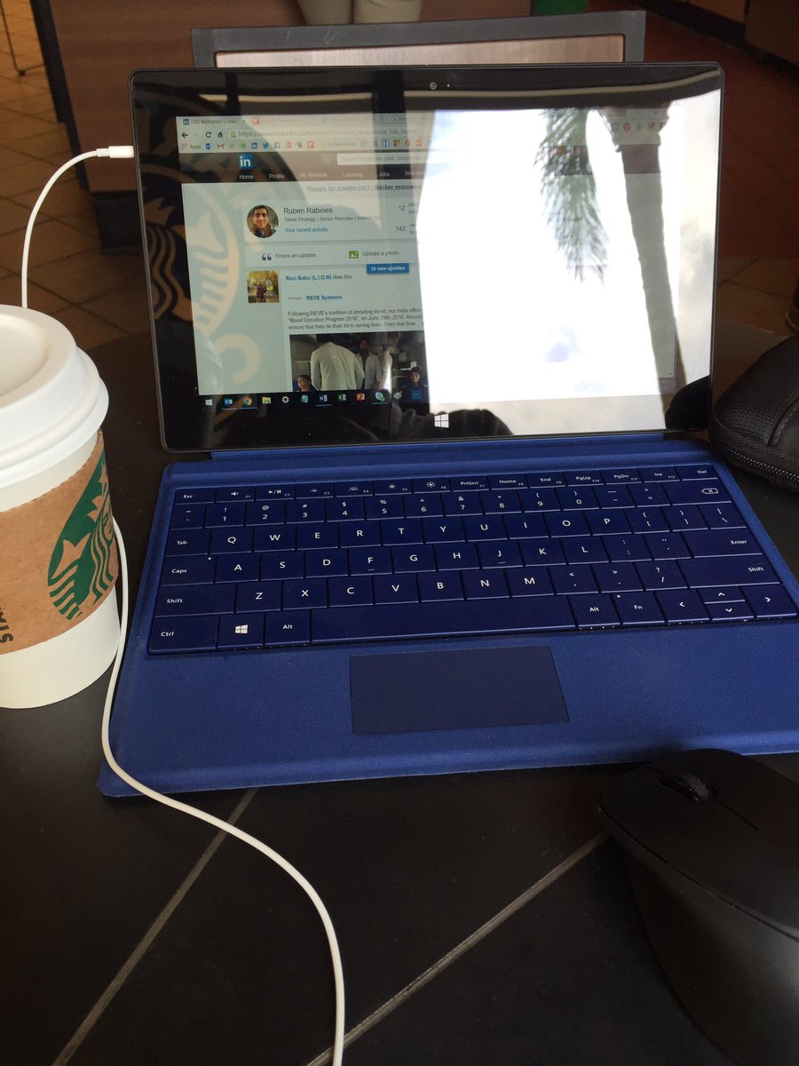 rubenrabines's tweet photo. #WorkingatStarbucks Finishing the week on a positive note. Getting ready to make things happen next week. #Focus https://t.co/Lu0Im3967S