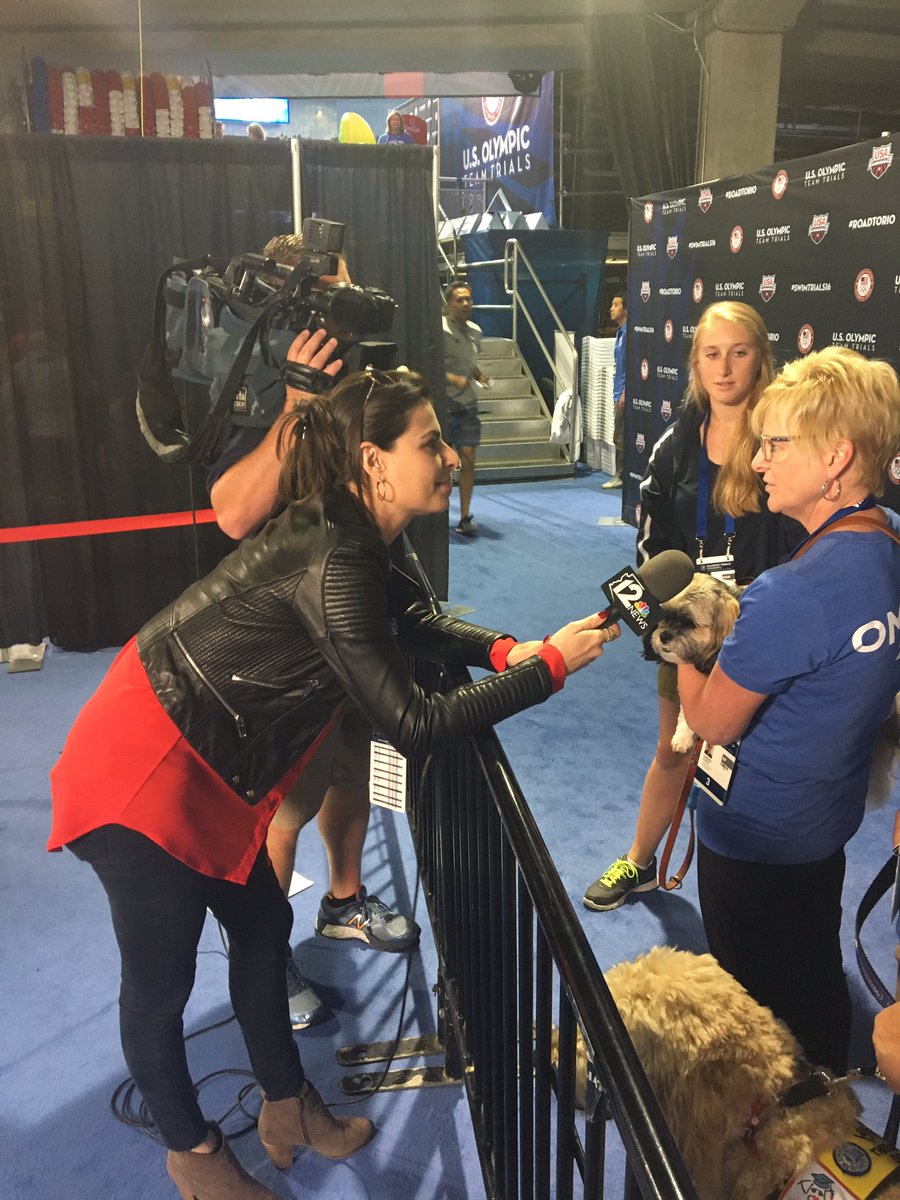 kararaney's tweet photo. "Hi, I'm Kara and I'm the media contact for Morgan Weinberg and her therapy dogs" 🐶#WhoLetTheDogsOut https://t.co/FFBm3Mjdlq
