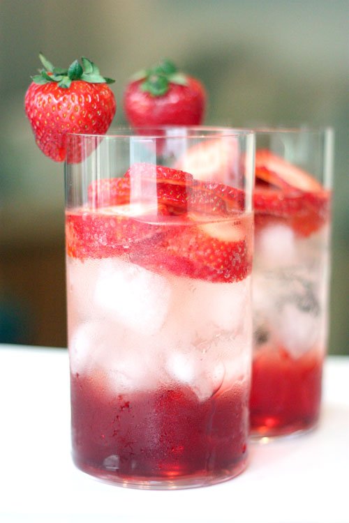 Delicious #CanadaDay drink ideas ow.ly/7NDX301Mk3w