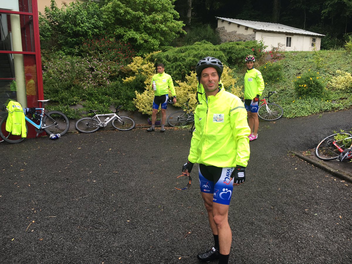 108km fin de la première étape - arrivée à St Jean Le Thomas #BikeCoeur #AXAAtoutCoeur