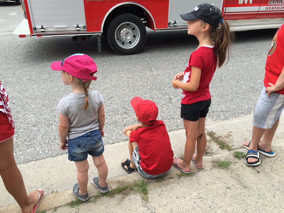 MurraysCottages's tweet photo. Enjoying the Sharbot Lake Parade #CanadaDay https://t.co/H3CeOOI1JE