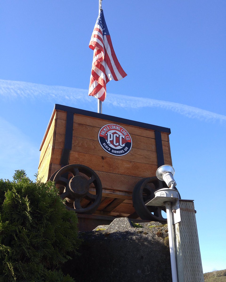 PalmerCoal's tweet photo. Happy 4th everyone! https://t.co/jlUGkkxnzI has all your landscaping needs. #blackdiamond #seatte #kent #maplevalley https://t.co/zRgmEbN083