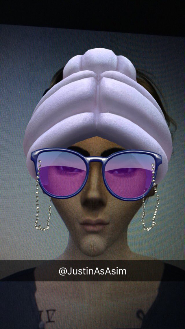 Justin as a sim tweet media