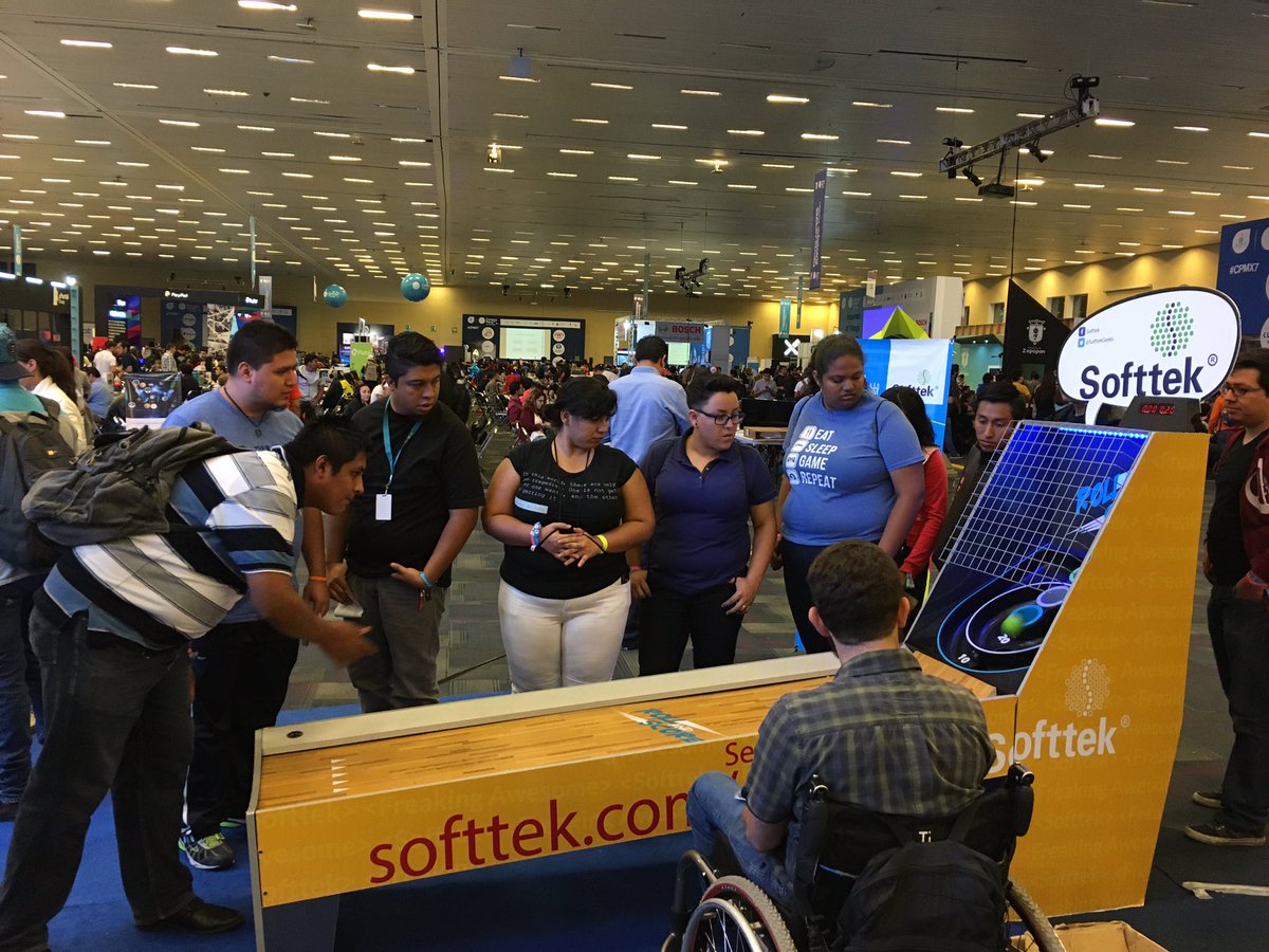 GenHita's tweet photo. #SofttekGeeks regalando stickers, bocinas y termos! Frente al escenario principal! Ven y participa #CPMX7 https://t.co/8r6XmbWBol