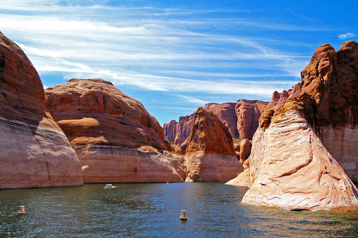 asunews's tweet photo. Traveling this weekend? Here are 7 tips on how to have a #sustainable vacation: https://t.co/Ek86RCy3pW https://t.co/iQQSUy49Ay