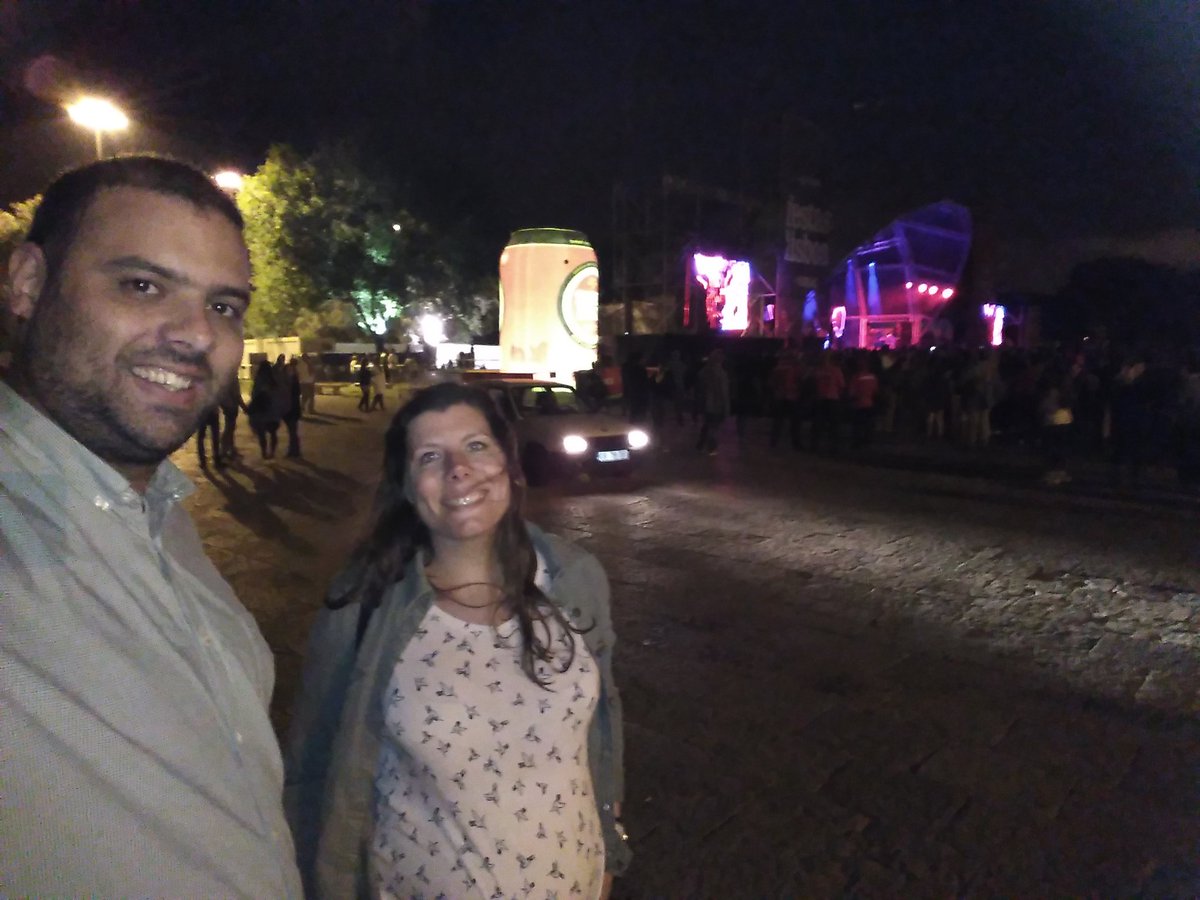 AnaSofSantos's tweet photo. O Martim veio ver a @blayak e confirmar que a @buraka é dona do terreno! #globaile2016 #gravida https://t.co/uarYLWjAB8
