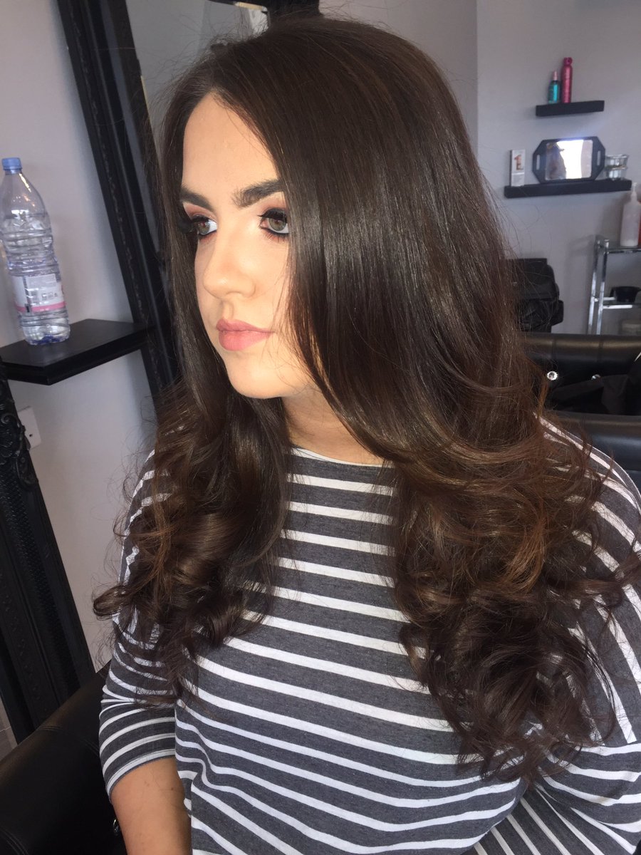 holliebodenx's tweet photo. Hair by me make up by @jorgiataylor @ studio no 5 😎😎😎 #TEAM👅✊🏼 #Hairbyhollie #makeupbyjorgia https://t.co/e3vv5HhbIB