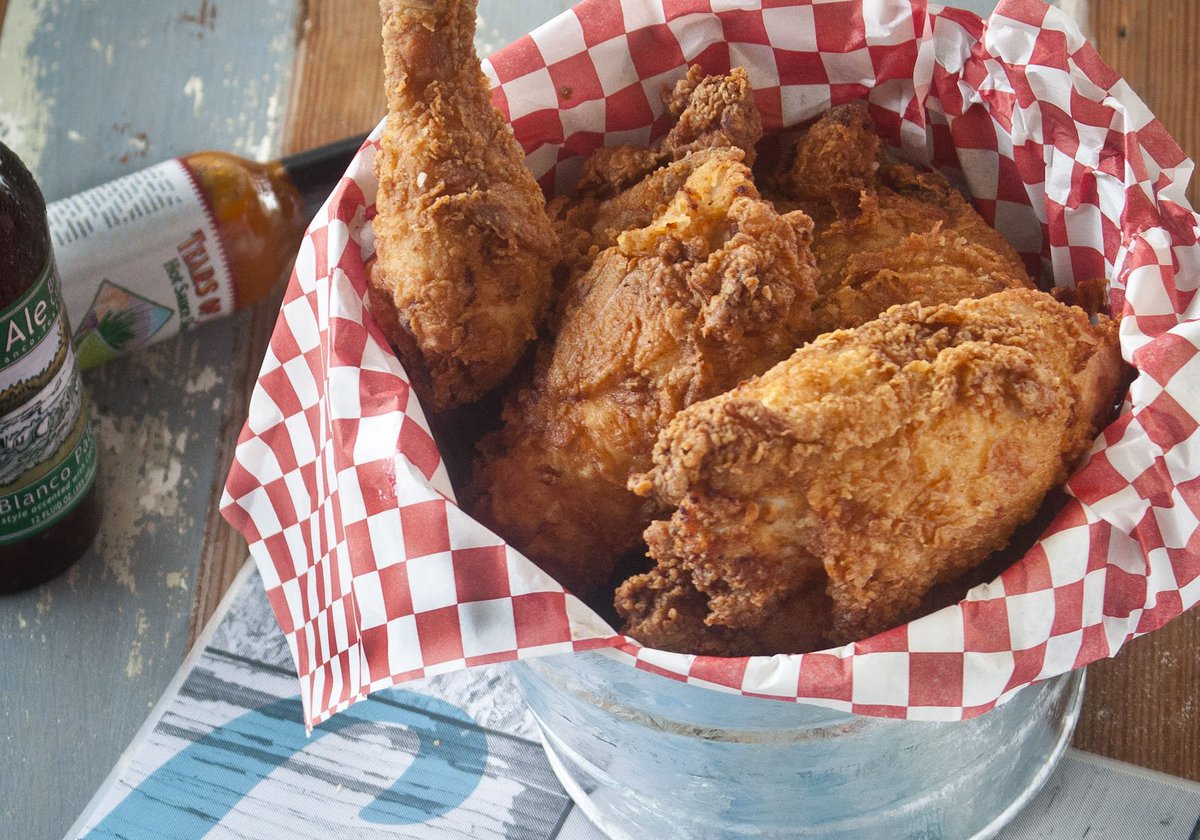 VisitAustinTX's tweet photo. Celebrate July 4th Austin-style w/ these food & fireworks suggestions: https://t.co/24TDJGprXO #TrueAustin https://t.co/16INc51UJI