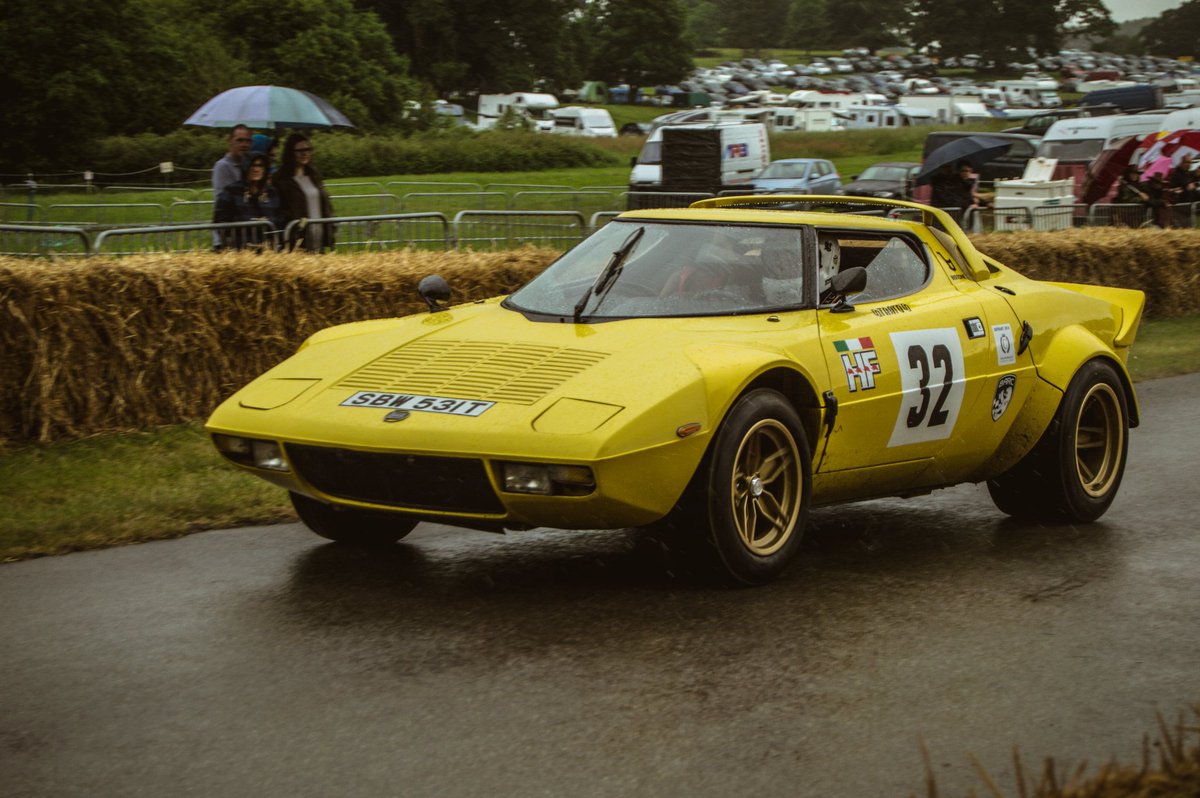 BlackTopMediaUK's tweet photo. Lancia Stratos struting it's stuff at @CholmondeleyPAS #cpas2016 @LeahRebeccaUK https://t.co/66jiYdcjk1