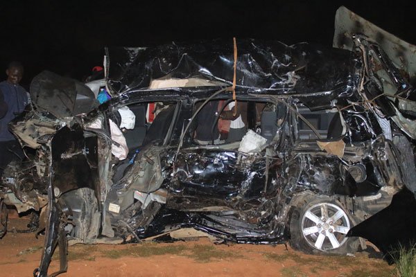 ericotienoN's tweet photo. Grisly scene #Sameta Kisii-Kilgoris Rd.5 out of 6 Univ girls in Noah die. Headon with saloon car n Canter @Ma3Route https://t.co/8rYIGcFU42