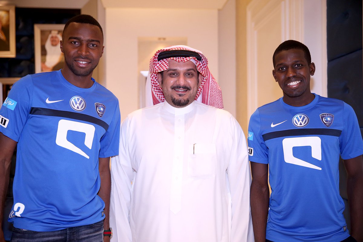 Alhilal_FC's tweet photo. التقى سمو رئيس نادي #الهلال بالمنضمين حديثًا "أسامة هوساوي، عبدالملك الخيبري، عبدالمجيد الرويلي وماجد النجراني". https://t.co/BienoEPGAT