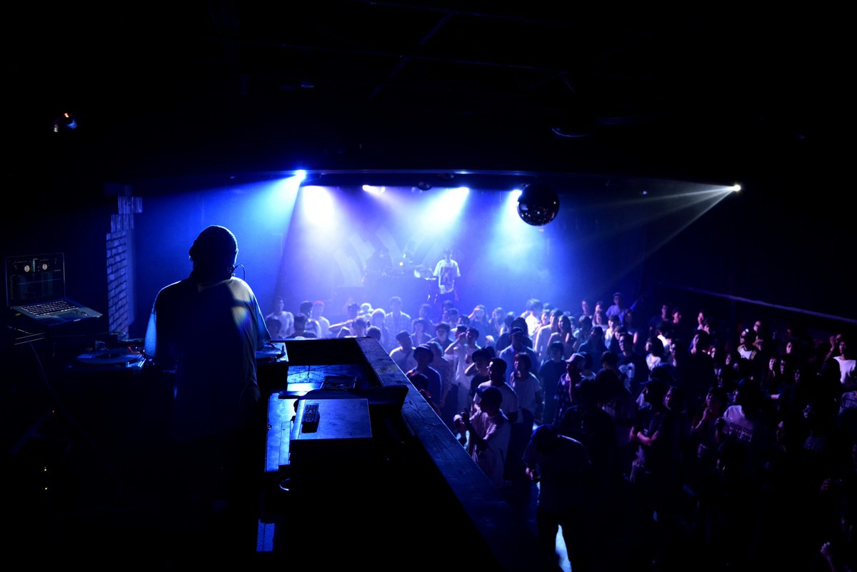 t_tetsuya's tweet photo. @iSOP さんは本当に良い雰囲気でDJしてて、音も好みで、マジでかっこよかった。 #ノンストップバス #NONSTOPBUS https://t.co/IL1mBCvtqx