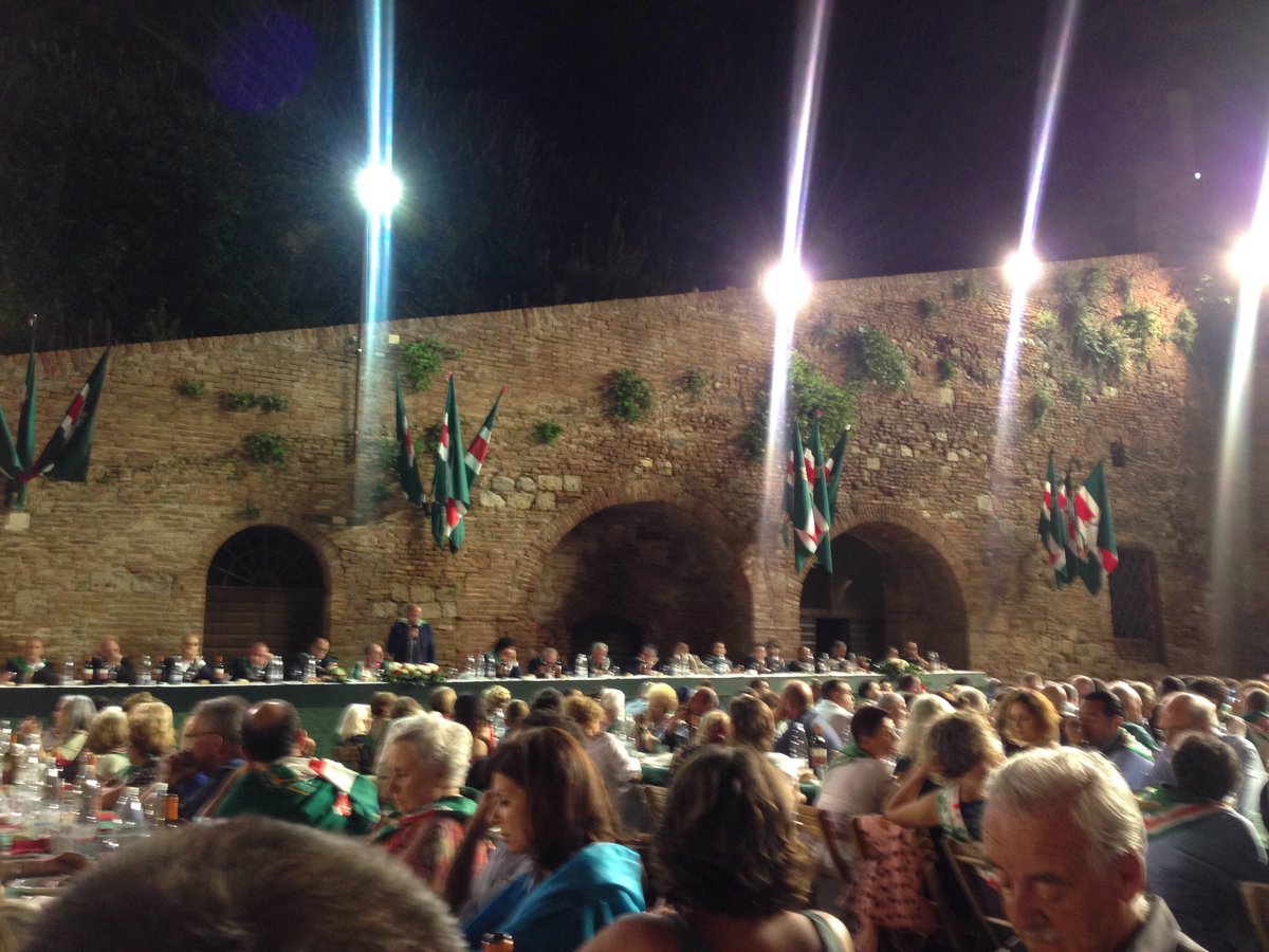 sandrogepponio's tweet photo. Forza Oca #ingiubbiamolo #palioluglio https://t.co/eZyPCVTO67