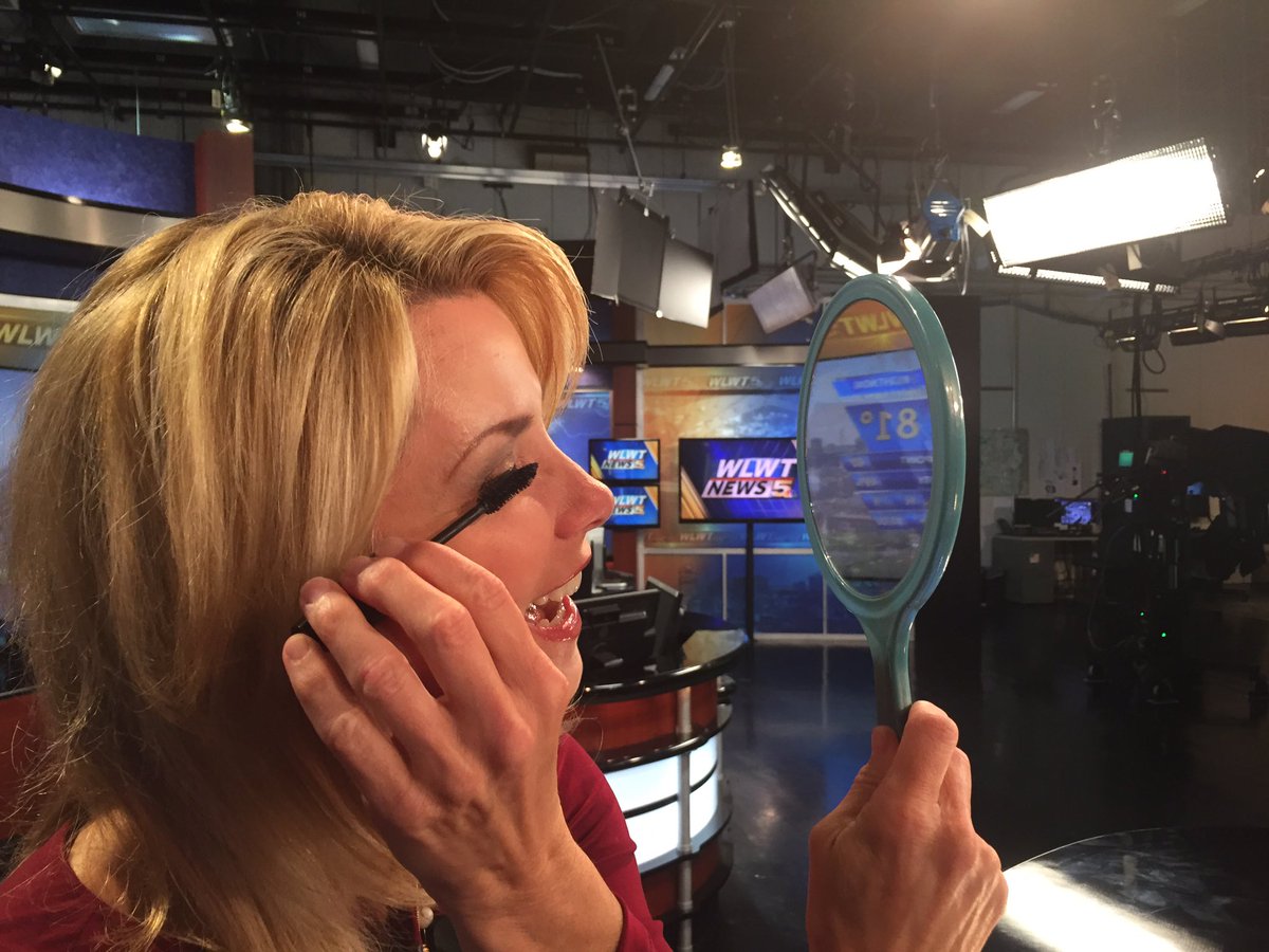 ShereeWLWT's tweet photo. I'm in the middle of the 5pm news tonight and realize I only put mascara on ONE eye😉 #MakeupMalfunction https://t.co/2A9g2WzDHV