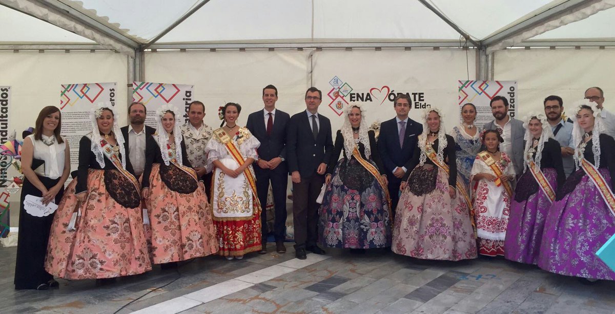 Esta tarde con los representantes del <a href="/ayto_elda/">Ayuntamiento de Elda</a> y <a href="/Ballesta_Murcia/">José Ballesta</a> inaugurando la carpa de #EldaenFallas